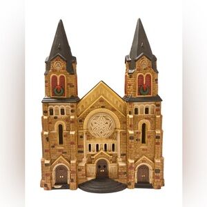 1997 Ceramic Heartland Valley Village Church Cathedral O'Well Christmas